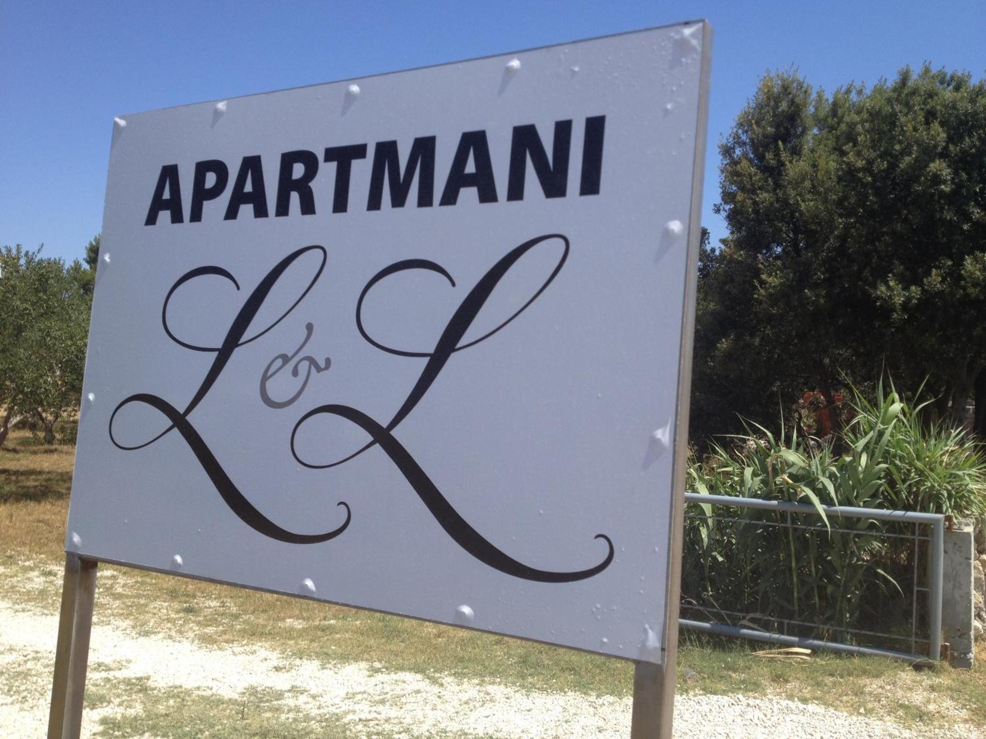 L&L Apartments Vir Bagian luar foto