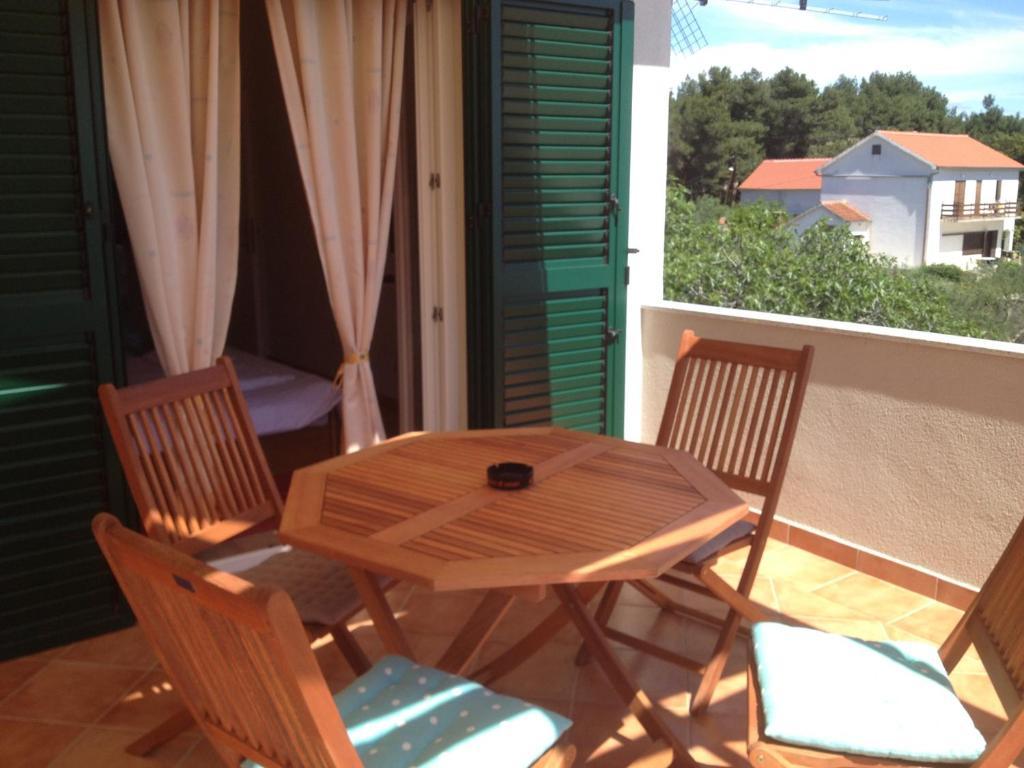 L&L Apartments Vir Ruang foto