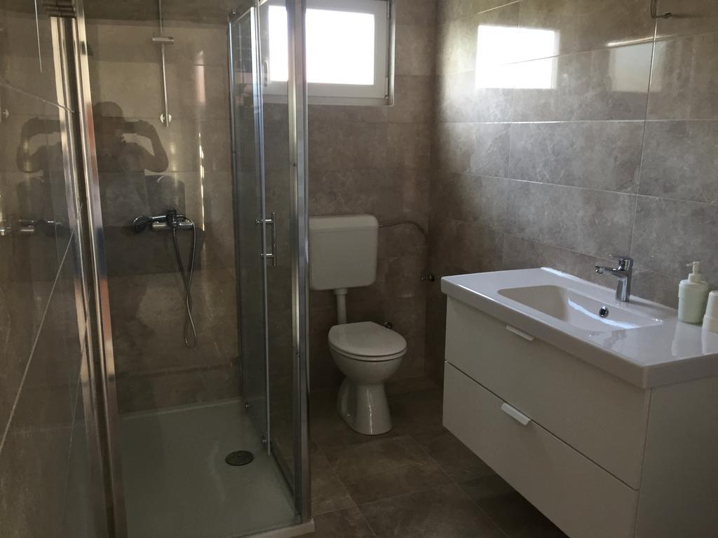 L&L Apartments Vir Bagian luar foto